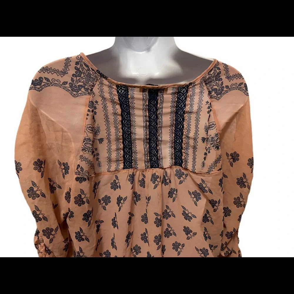 Unity World Wear top - Picture 7 of 9